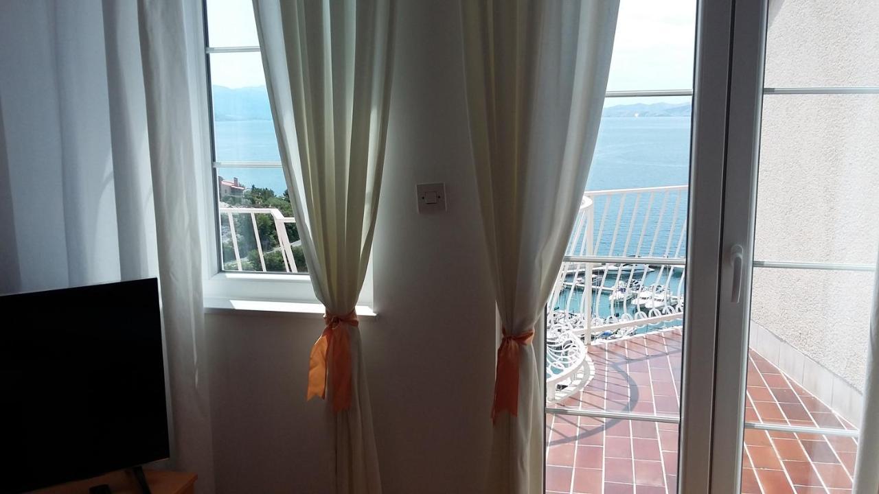 Die Appartements Glavas,Eckwohnunge Fuer 2 Personen Novi Vinodolski Exterior photo